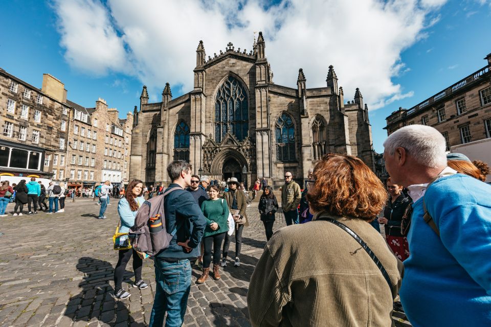 Edinburgh: Old Town History and Tales Walking Tour - Highlights of the Walking Tour