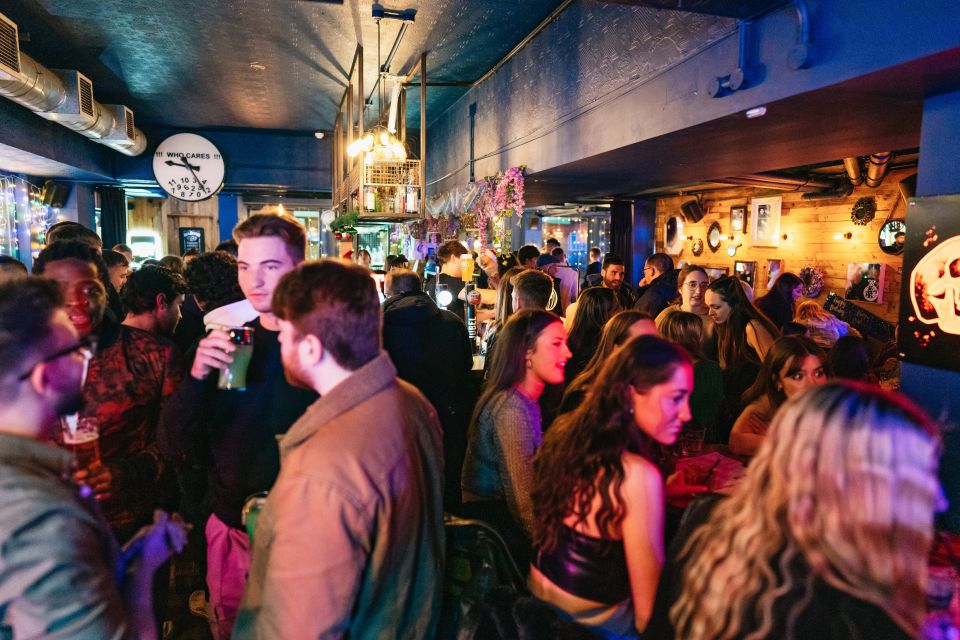 Edinburgh: Pub Crawl With Free Shots & Discounts - Making Memorable Experiences