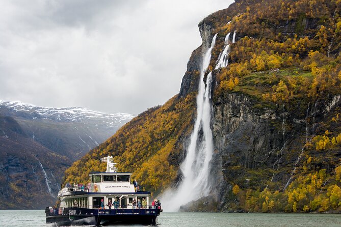 Fjord Cruise Ålesund Geirangerfjord R/T - Exploring Geiranger