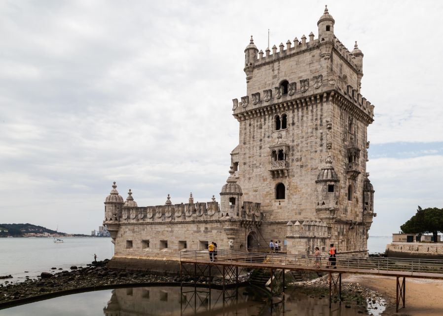 Full City of Lisbon on Board of a Tuk Tuk/Private Car - Photo Stops