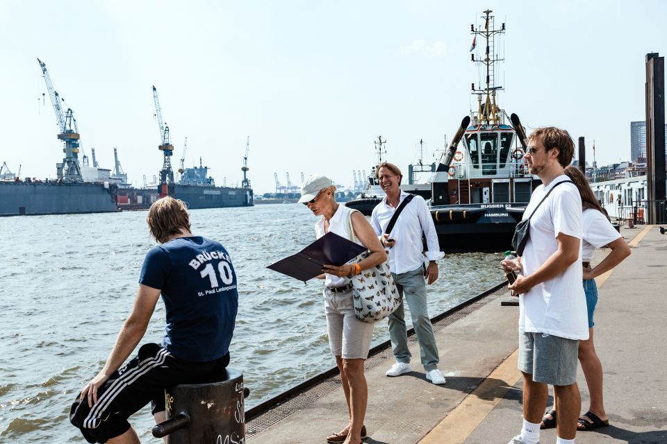 Hamburg: Port Scavenger Hunt and Ferry Ride - Group Award and Certificate