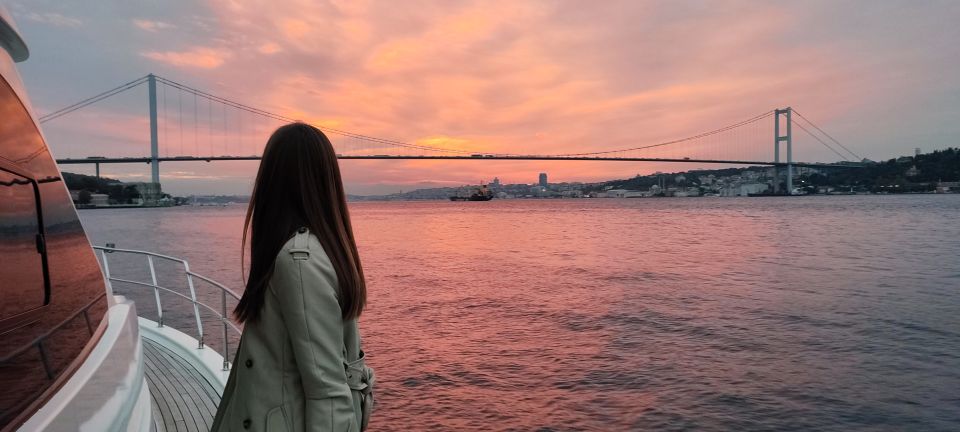 Istanbul: Bosphorus Sunset Cruise With Snacks and Drinks - Meeting Point and Logistics