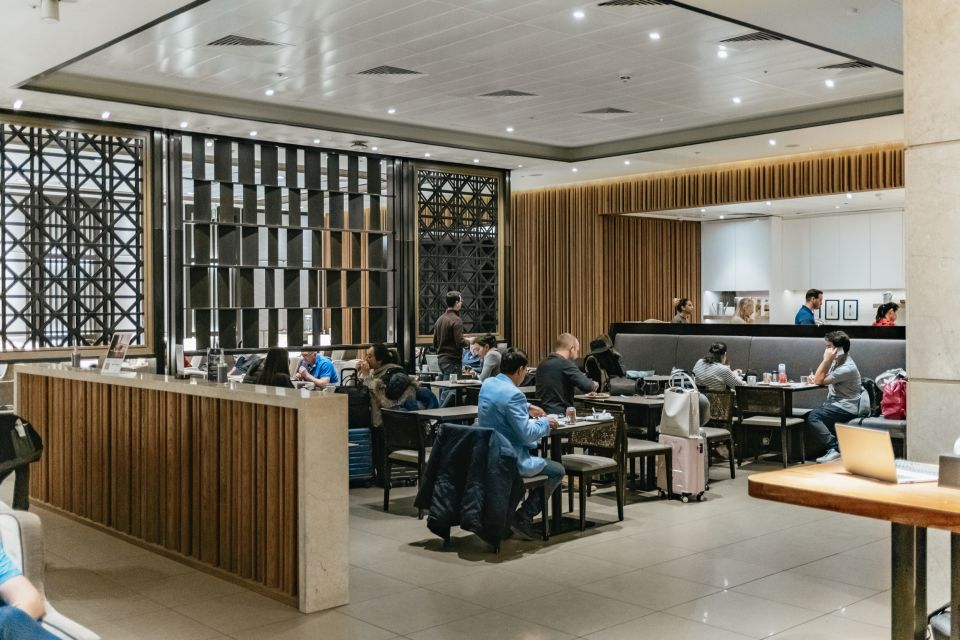 LHR London Heathrow Airport: Plaza Premium Lounge - Lounge Accessibility