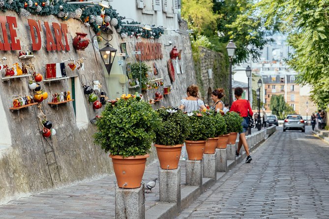 Montmartre Private Food Walking Tour With Locals: The 10 Tastings - Local Foodie Insights