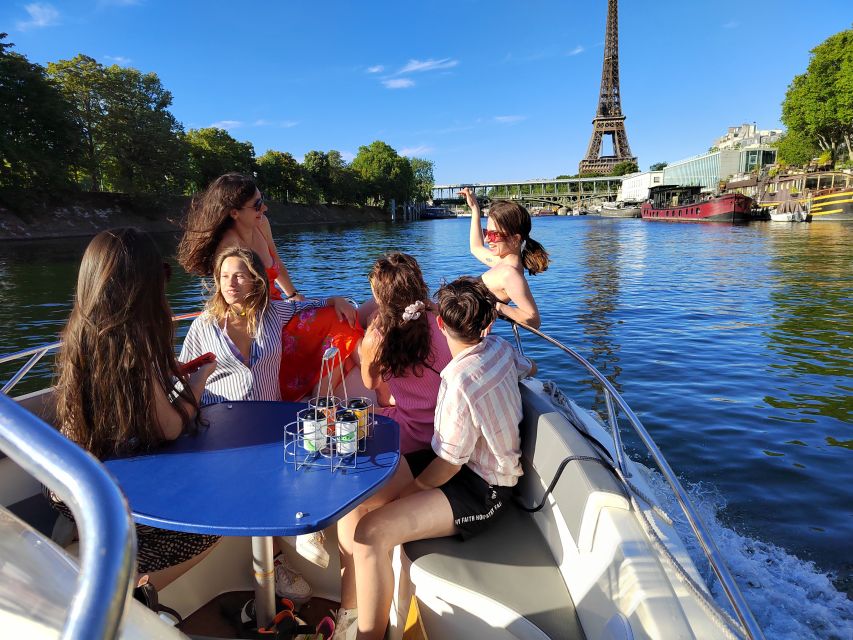 Paris: Private Boat Cruise on Seine River - Boat Features