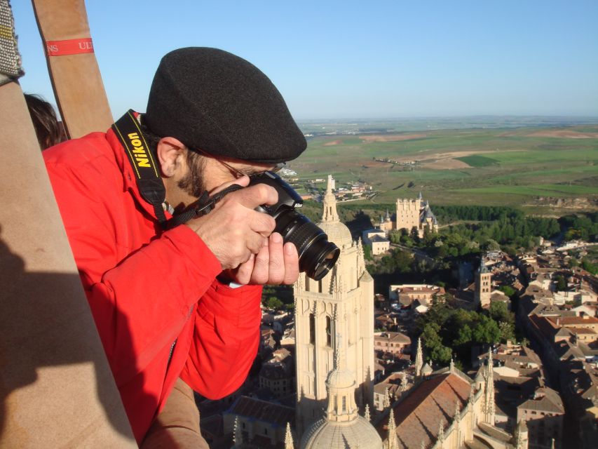 Segovia: Private Balloon Ride for 2 With Cava and Breakfast - Ground Crew Support and Transportation