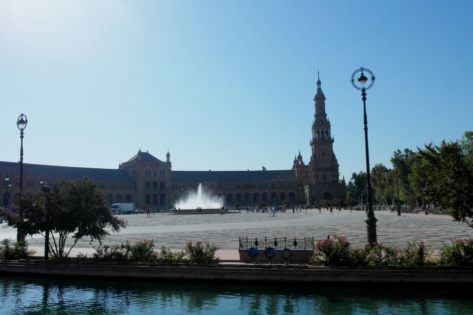 Seville: Guided Sightseeing Day Tour - Charming Santa Cruz