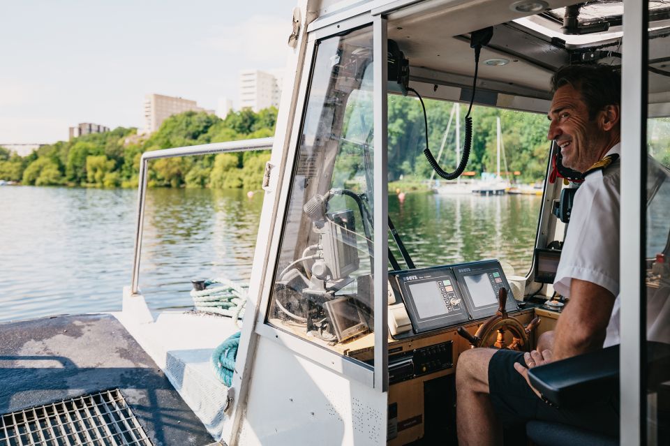 Stockholm: Under the Bridges Boat Tour - On-Board Amenities