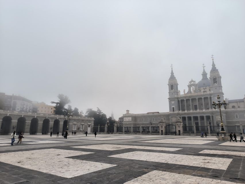 The Royal Palace and Gallery of the Royal Collection Private - Accessibility