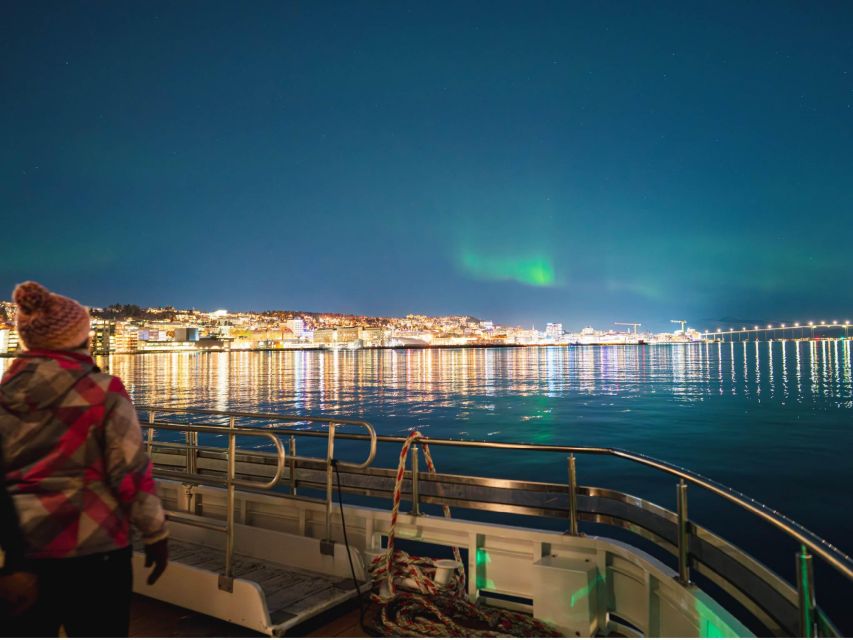 Tromsø: Electric Northern Lights Cruise - Capturing the Lights