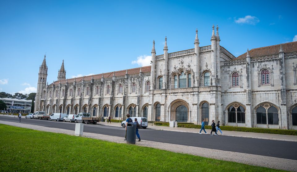 Lisbon: Tuk Tuk City Tour With a Boat Tour in River Tagus - Frequently Asked Questions