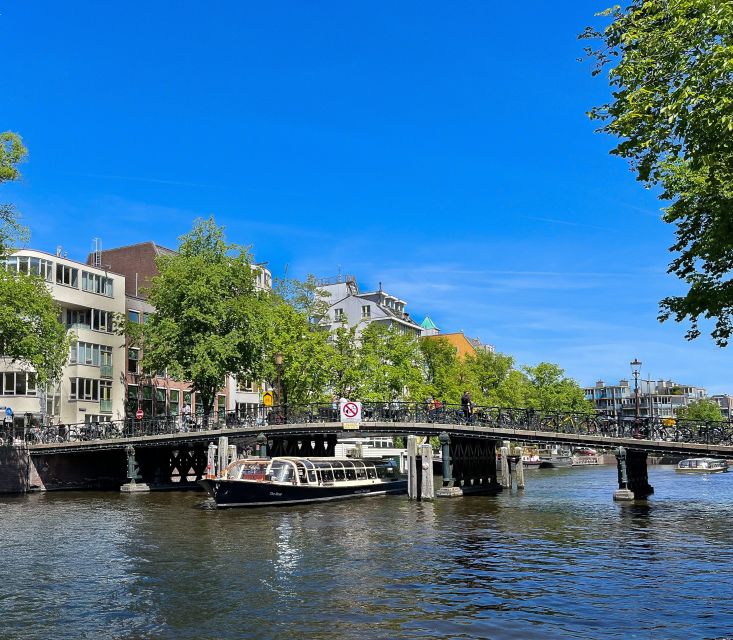 Amsterdam: Canal Cruise With Live Commentary and Audio Guide - Key Points