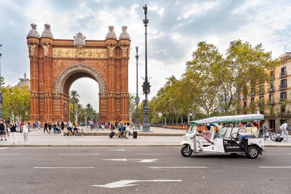 Barcelona: Private City Tour by Eco Tuk Tuk - Key Points