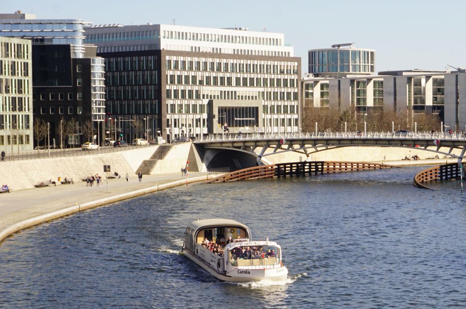 Berlin: Boat Tour With Tour Guide - Key Points