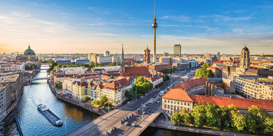 Berlin: Self Guided Walking Tour With Riddle & Quiz Game - Key Points