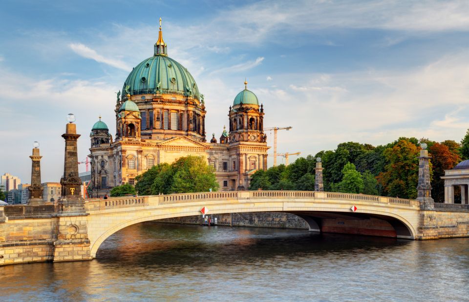 Berlin: Sightseeing City Tour of the Top 20 Attractions - Key Points