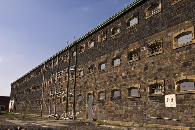 Black Taxi Tour and Crumlin Road Gaol Tour Combo - Key Points