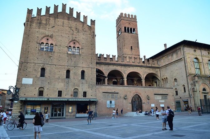 Bologna Food Tasting Box- Audio Guided Tour With Food Tasting - Key Points