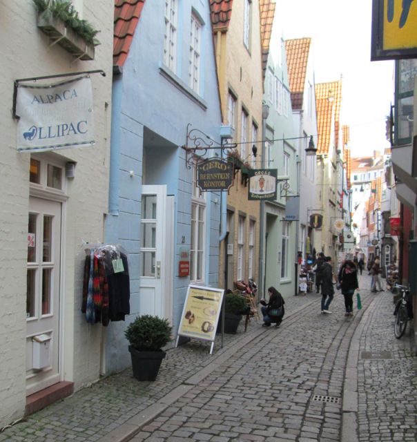 Bremen: Walking Tour of Historic Schnoor District - Key Points