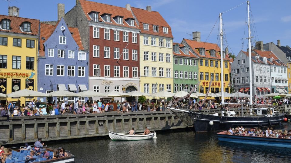 Copenhagen: Highlights Self-Guided City Walking Tour - Key Points