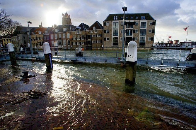 E-Scavenger Hunt Dordrecht: Explore the City at Your Own Pace - Team Size and Languages