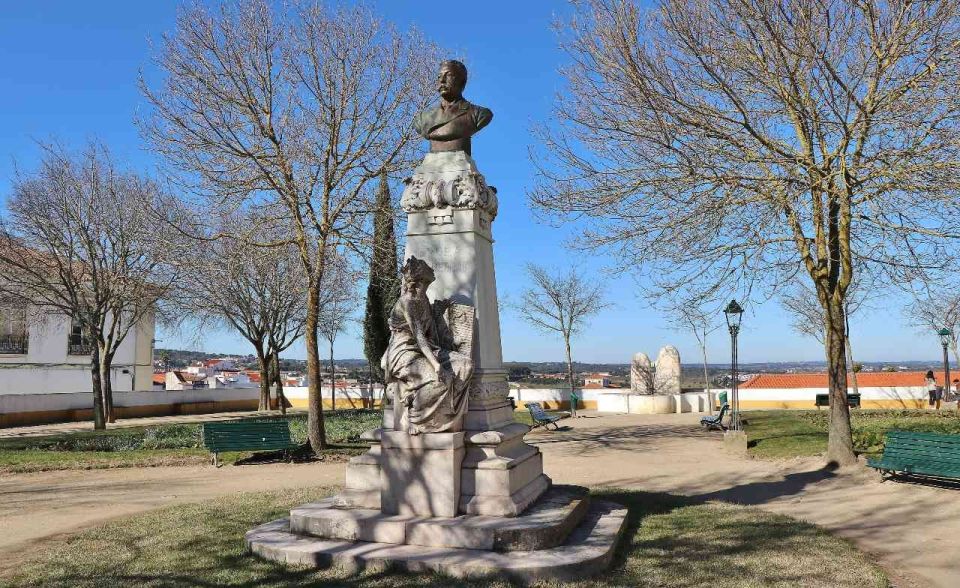 Evora: City Highlights Outdoor Escape Game - Key Points