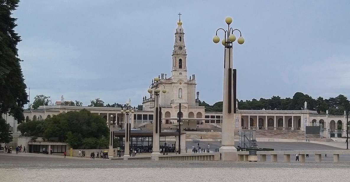 Fatima Sanctuary and Little Shepherds Houses Private Tour - Key Points