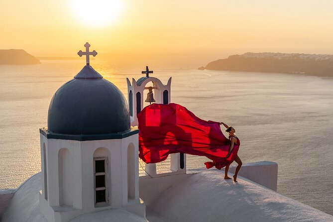 Flying Dress Photoshoot in Santorini by Flying Dress © - Key Points