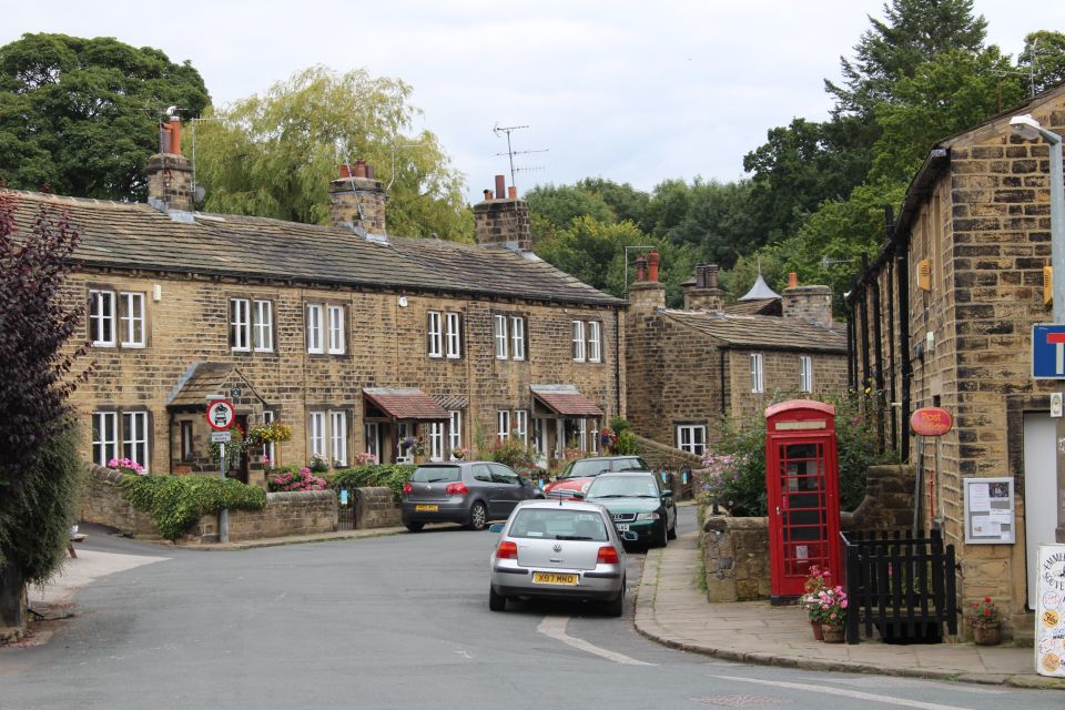 From Leeds: Yorkshire Dales Emmerdale Locations Bus Tour - Key Points