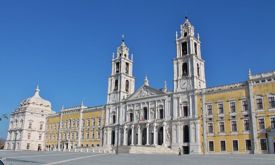 From Lisbon: Óbidos and Mafra Palace Private Tour - Tour Overview