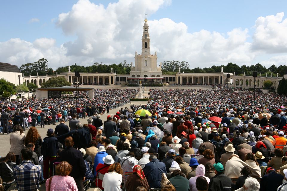 From Lisbon: Van Tour to Fatima, Nazare and Obidos - Key Points