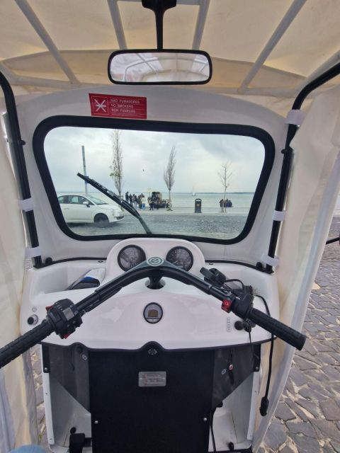 Full City of Lisbon on Board of a Tuk Tuk/Private Car - Key Points