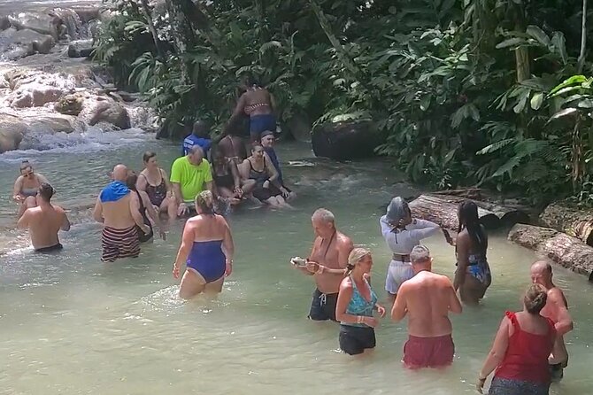 Full-Day Guided Tour to Dunns River Falls & Shopping With Lunch