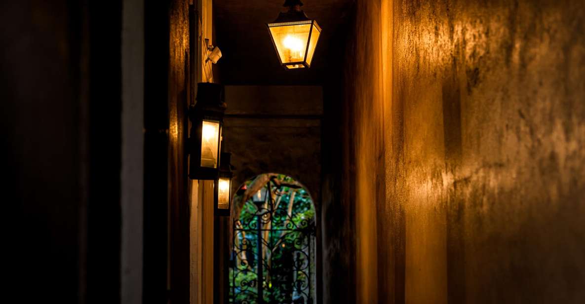 Ghosts of the French Quarter: A Haunting Stroll - Key Points