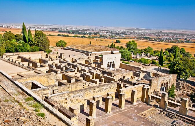 Guided Tour of Medina Azahara in Spanish With Bus. Official Guides - Key Points