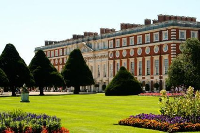 Hampton Court Palace 3hr Tour: Henry VIIIS & William IIIS Intriguing Palaces - Key Points