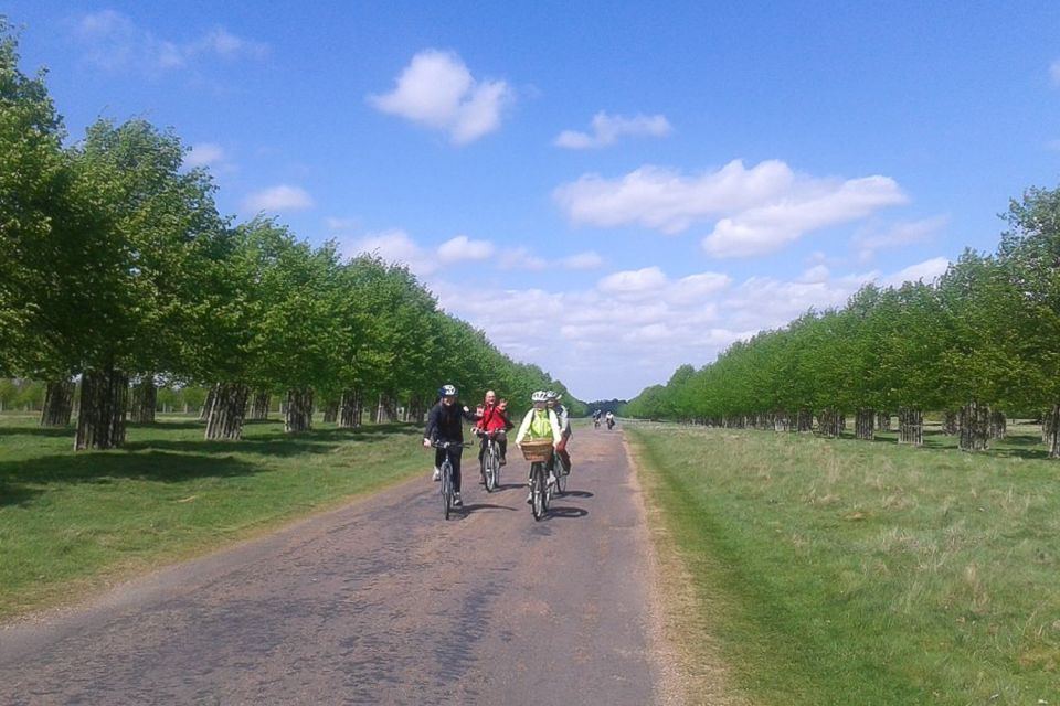 Hampton Court Palace: River Thames Bike Tour - Key Points