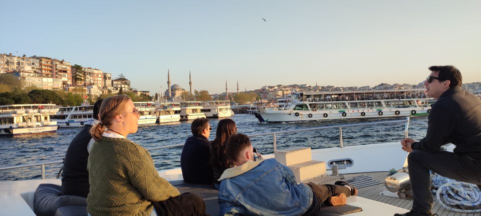 Istanbul: Bosphorus Sunset Cruise on Yacht With Live Guide - Key Points