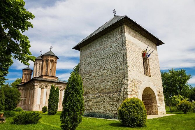 Lake Monasteries, Palaces and Dracula's Tomb: Snagov, Țigănești, Mogoșoaia - Key Points