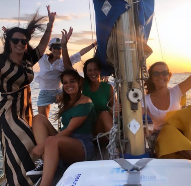 Lisbon: Sailboat Sunset Tour With a Drink - Key Points