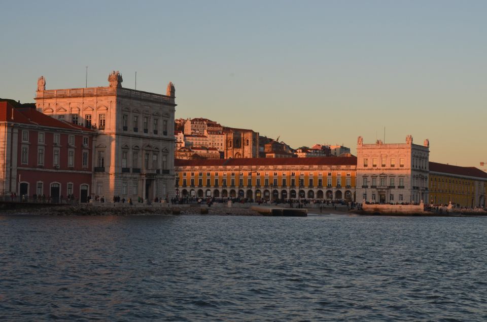 Lisbon Sunset Group Boat Tour - Tour Overview