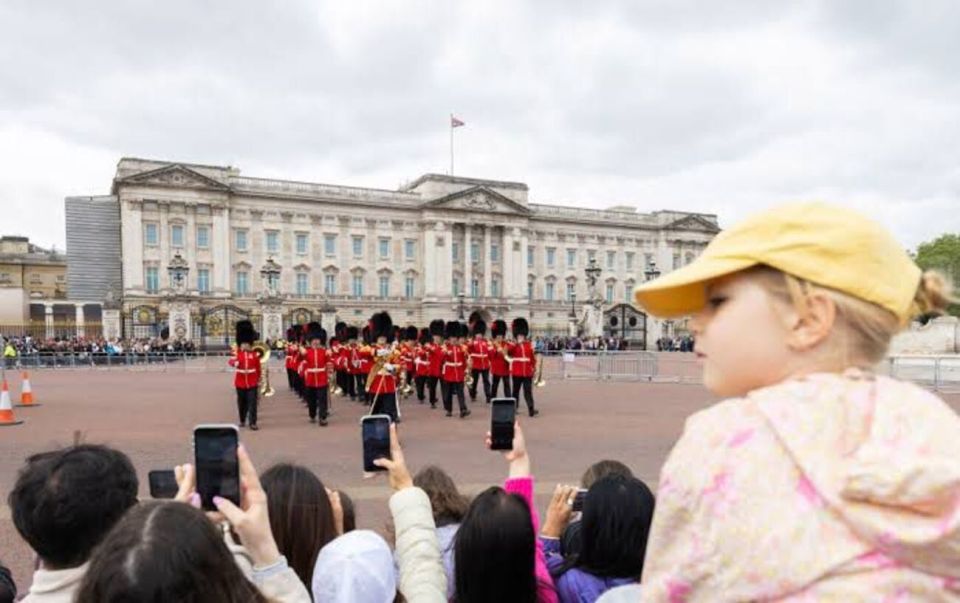 London: Guided Walking Tour With Changing of the Guard - Key Points