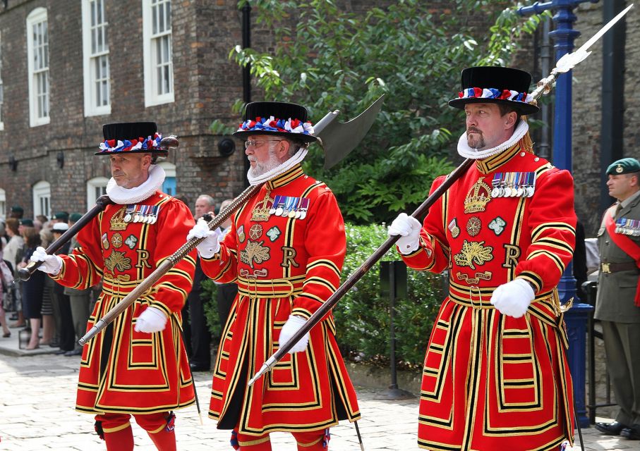 London: Tower of London, Beefeater Welcome, and Crown Jewels - Key Points