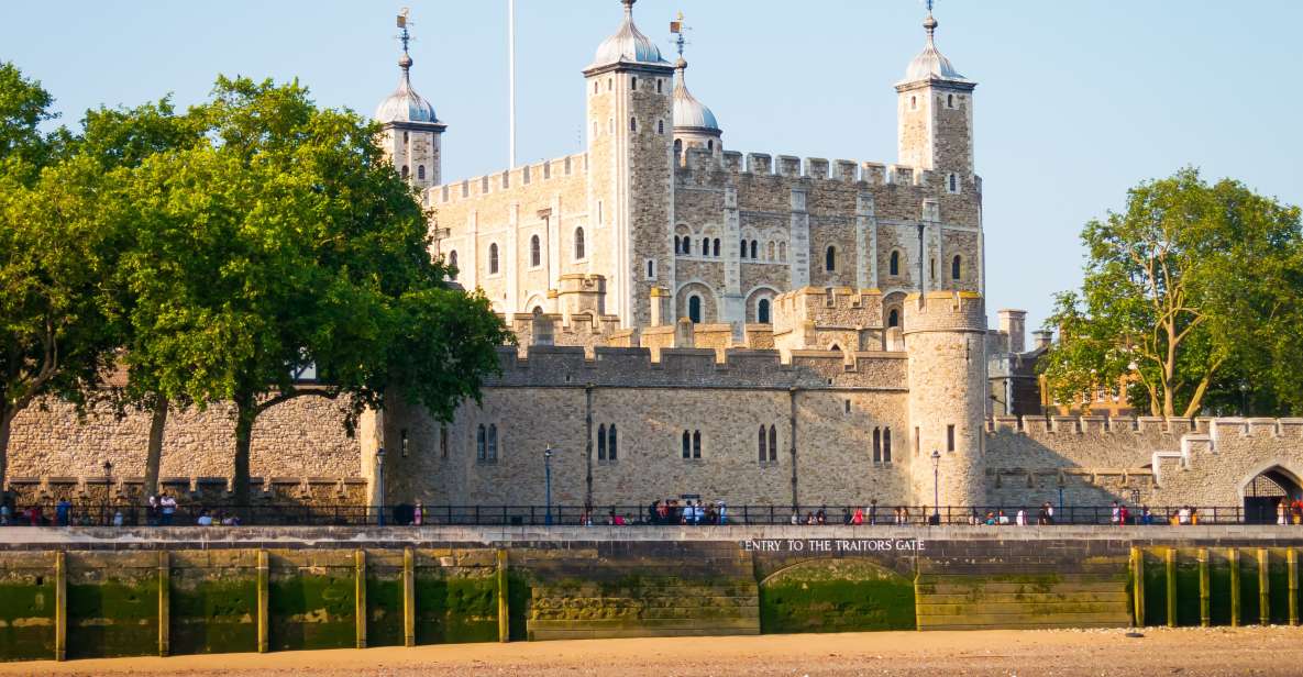 London: Tower of London Guided Tour With Crown Jewels Option - Key Points