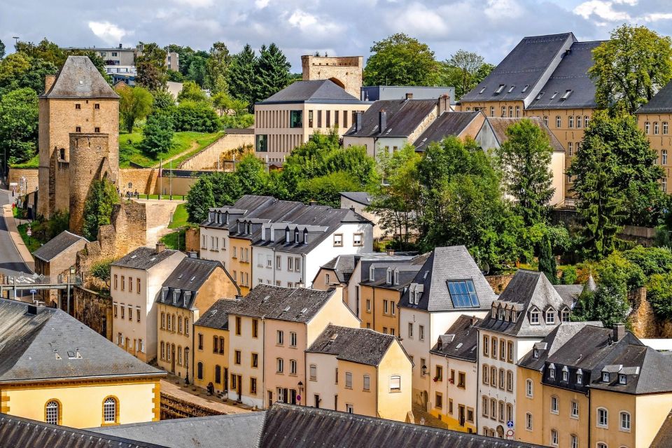 Luxembourg: First Discovery Walk and Reading Walking Tour - Key Points