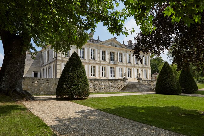 Luxury Tour of Château De La Dauphine - Key Points