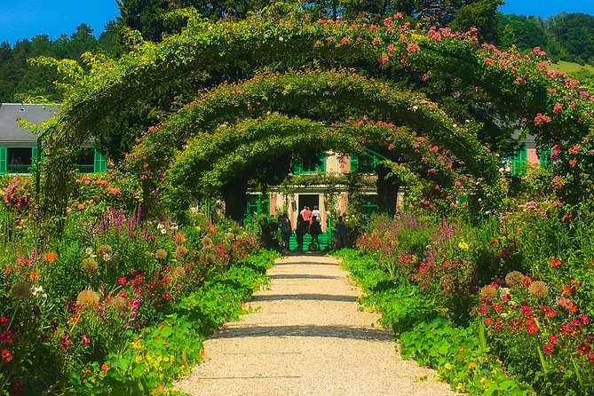 Monets Gardens & House With Art Historian: Private Giverny Tour From Paris - Key Points