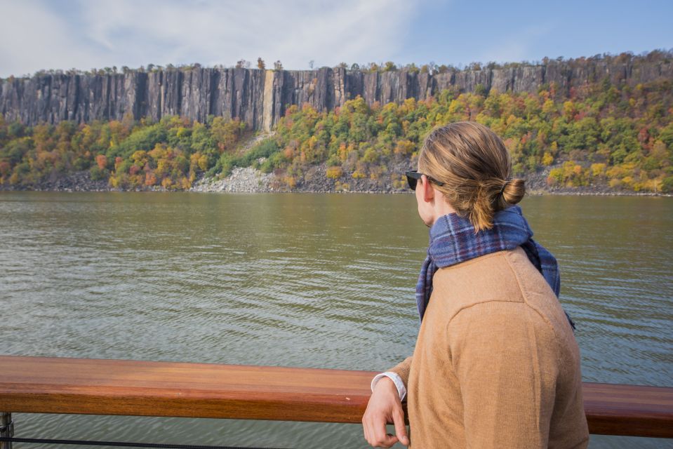 NYC: Hudson River Fall Foliage Yacht Tour - Key Points