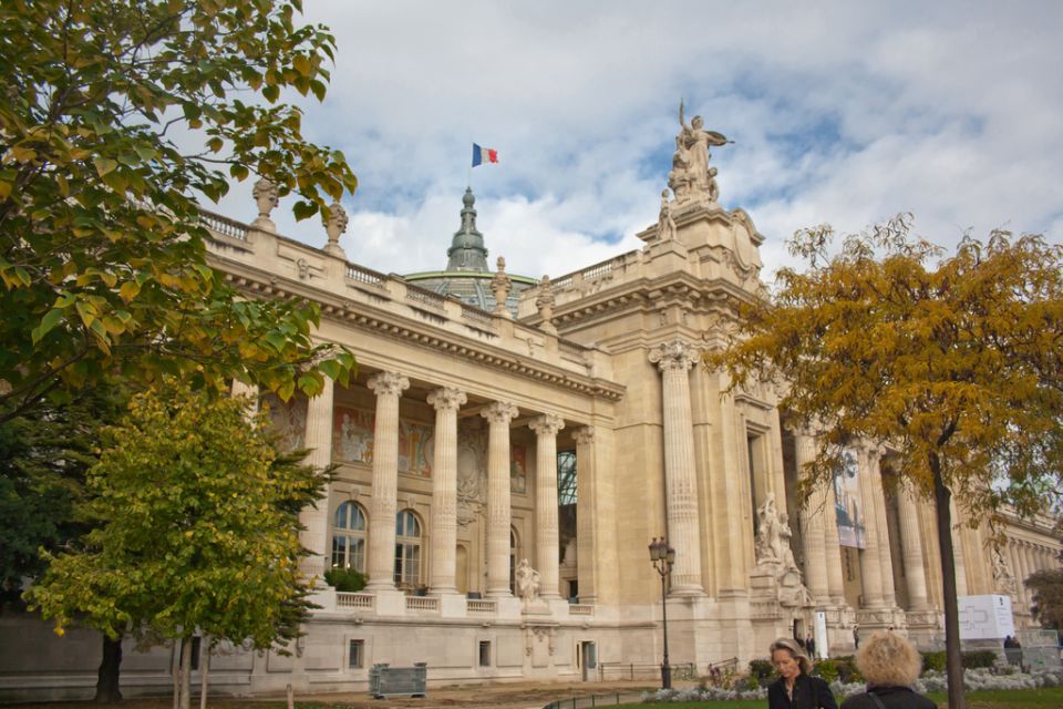 Paris Champs-Élysées 2-Hour Private Walking Tour - Duration and Languages