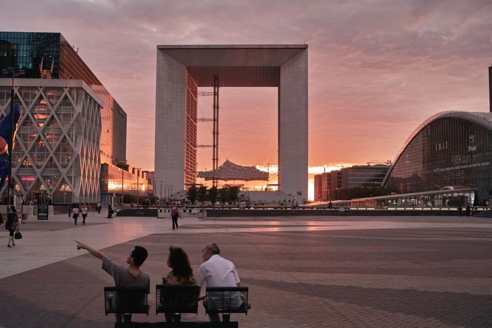 Paris: Private La Défense Walking Tour - Key Points